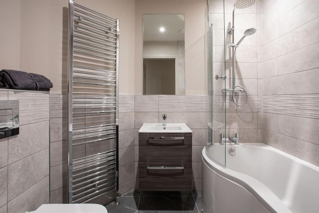 Stunning 2Br Next To The City Airport Bhd - Free Parking Belfast Exterior photo